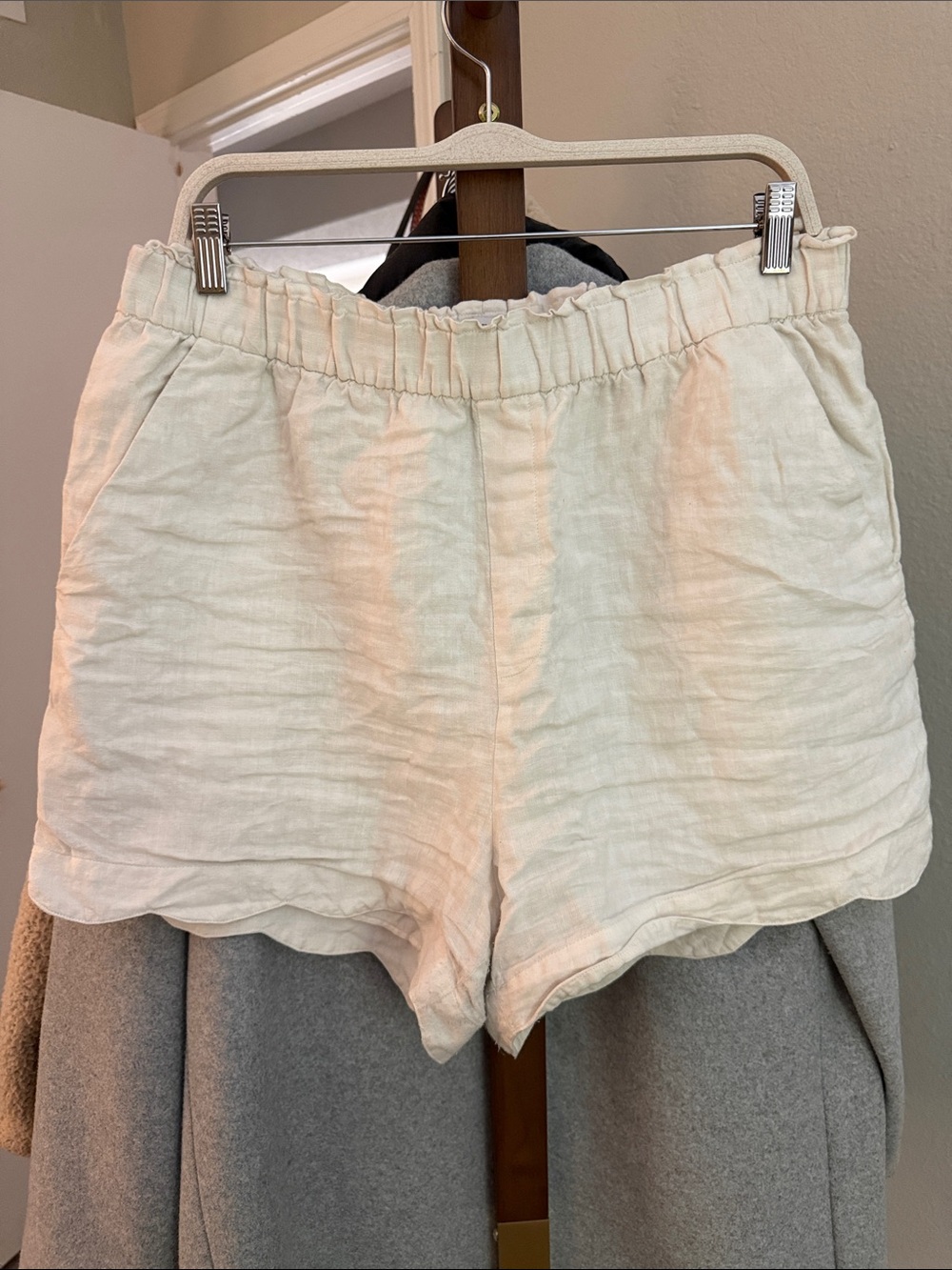 & Other Stories Cream Scalloped-Hem High-Waist Shorts